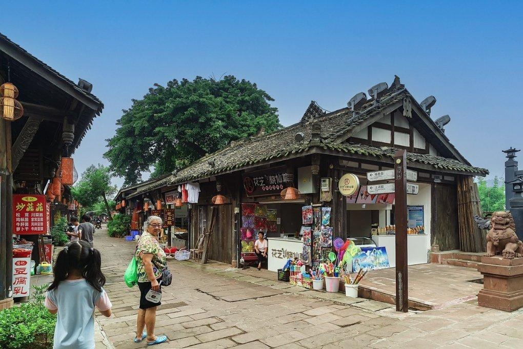 生图翻车后，孙俪陪娃打球打扮时髦，12岁等等羊毛卷风格大变